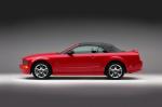 Ford Mustang GT Convertible 2005 года